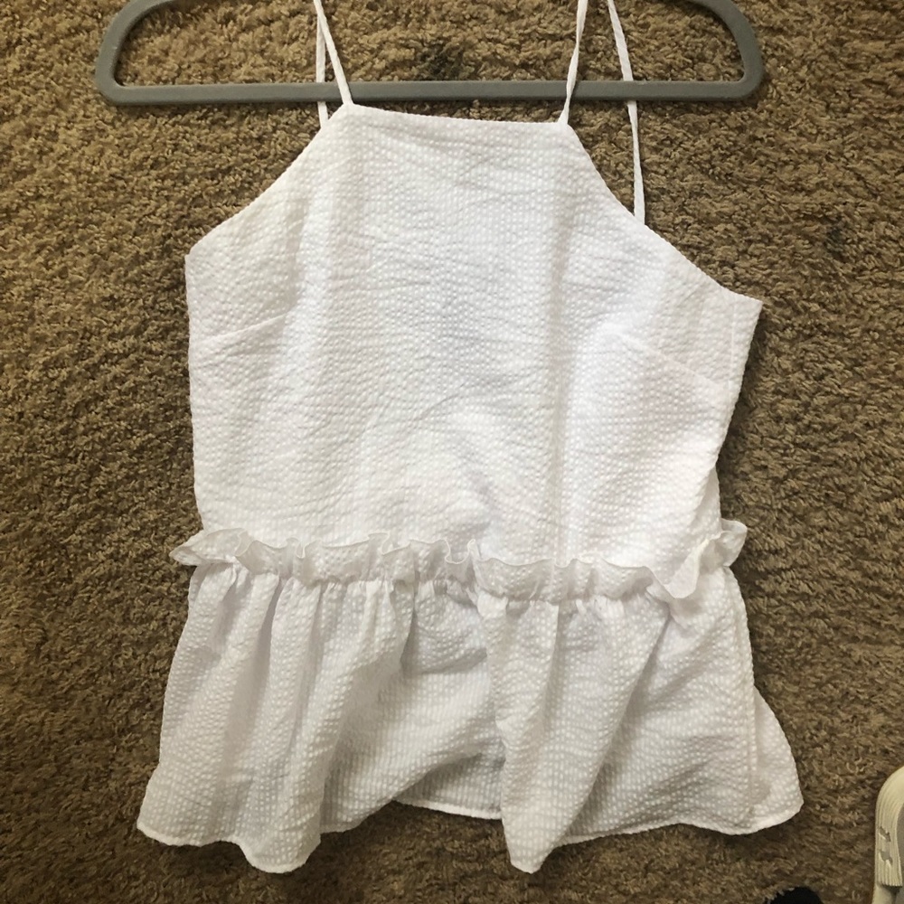 ❤️NEW WITH TAGS❤️ WHITE WITH TEXTURE TOP